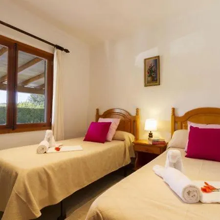 Sleeps 4 With Pool Air Con And Wifi