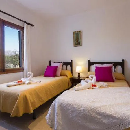 Sleeps 4 With Pool Air Con And Wifi * Pollenca